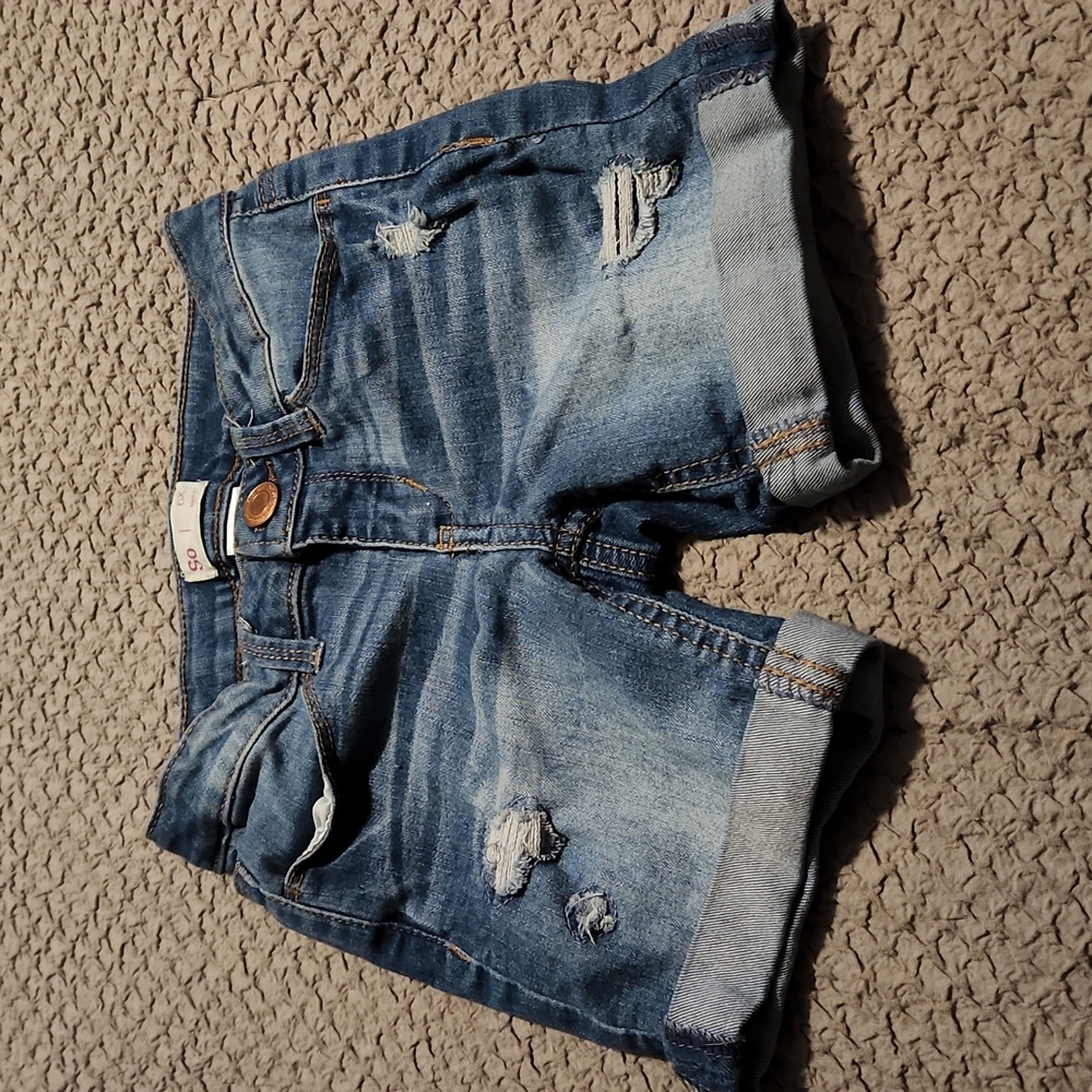 Girls SO size 6X blue jean shorts. Super cute. No rips,no stains